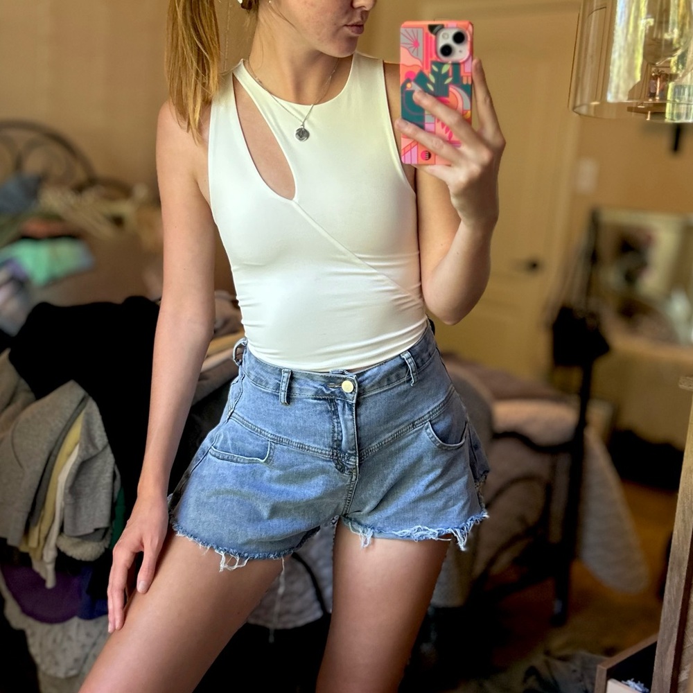 White tank made by live in the moment , Size:XS